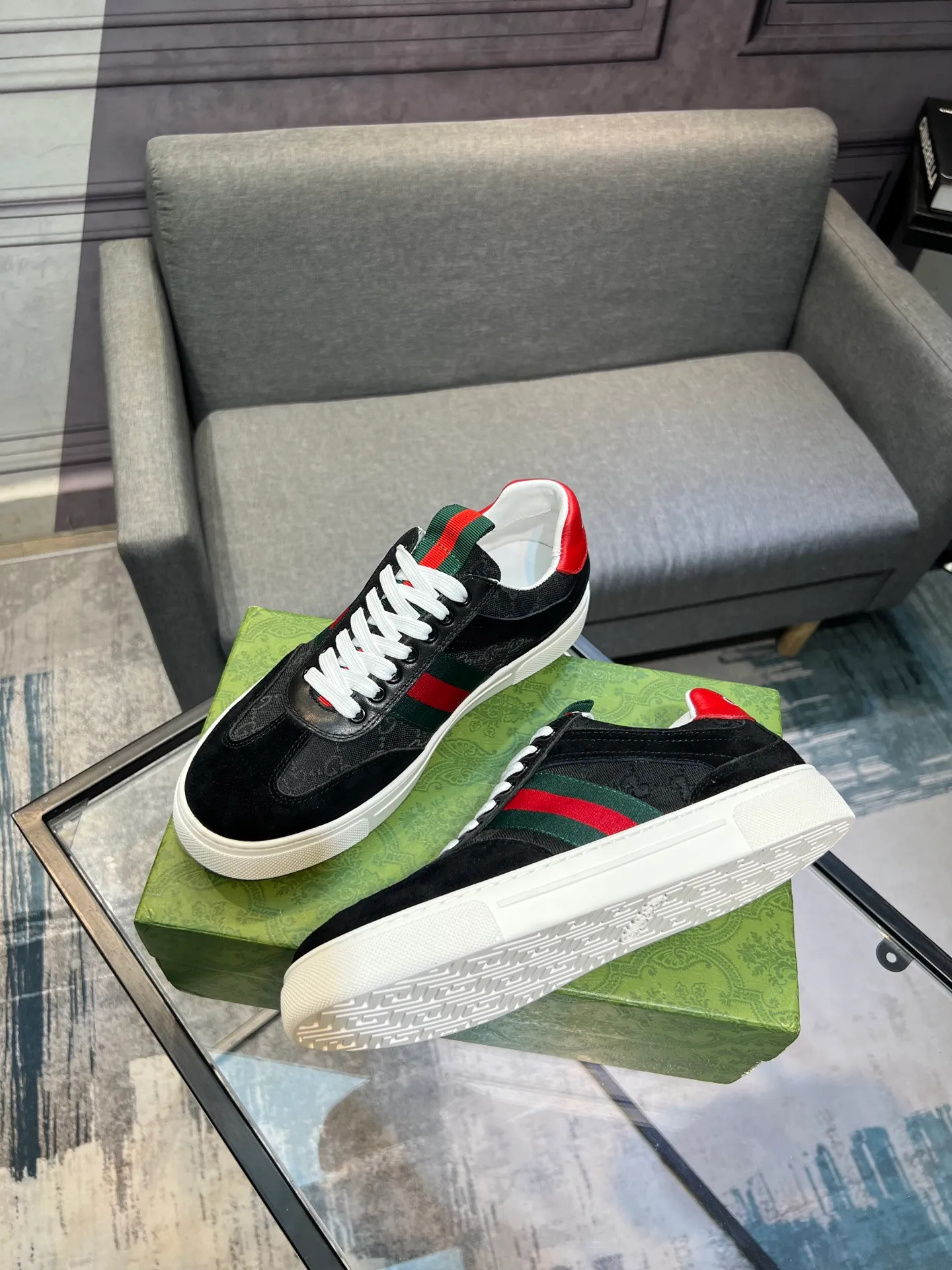 Men's Men's Shoes 💰440 Gucci Gucci's latest trendy shoes and casual shoes are popular in physical stores, new spring and summer comfortable imported custom original cowhide, unique jacquard fabric element design. With sheepskin lining, original bottom, 💪 details determine quality, you can enter and leave the counter at will, welcome to compare🇮🇹, code number 38-44 (45 customized)